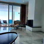 Al Lado Del Mar 
